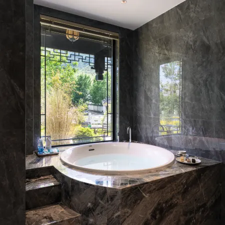 Anji Eryuehua Hot Spring Resort Hotel (Yunshang Grassland Branch)