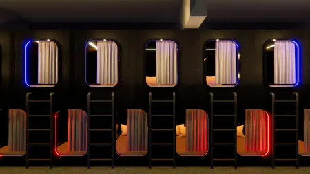 Togayther Hostel Black Отели рядом с достопримечательностью «Wat Mai Phiren»