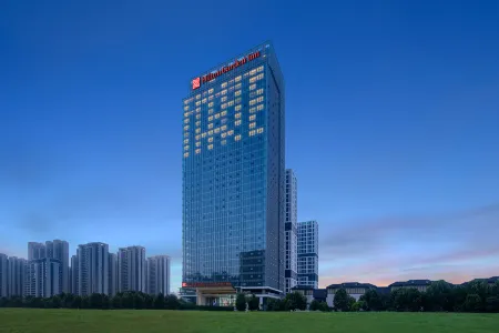 Hilton Garden Inn Wuhan Optics Valley Отели рядом с достопримечательностью «Wenhua College»