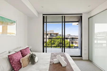 Ryde Serenity – Sleek Apartment by the River Отели в г. Ryde