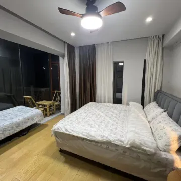 Huzi No.1 Party House