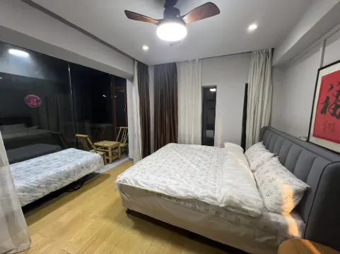 Huzi No.1 Party House