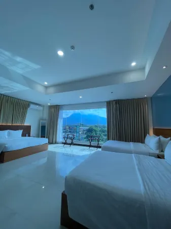 Estela's Hotel and Event Center Отели в г. Танон