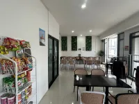 Kiwi Capsule Hotel Hotels near Nana