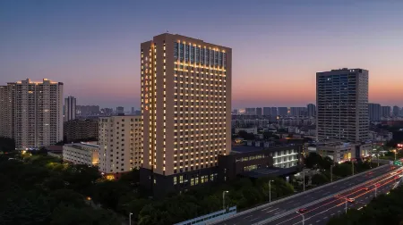 Landison Plaza Hotel Wuxi Отели рядом с достопримечательностью «HeZhenLiang Yu AoLinPiKe ChenLieGuan»