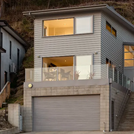 Lake Views on De La Mare Place, 3 BDR, Free Wi-Fi