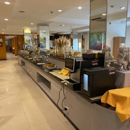 Baron Beach Hotel Отели рядом с достопримечательностью «Xzyte (Эксайт) Дискотек»