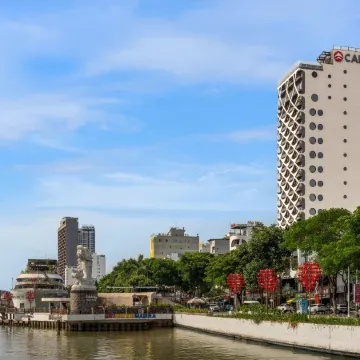 Caro Premium Danang Hotel Отели рядом с достопримечательностью «Хан- Ривер»