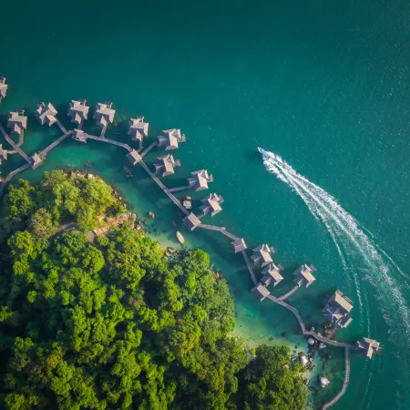 Pangkor Laut Resort - Small Luxury Hotels of the World Отели рядом с достопримечательностью «Dutch Fort (Kota Belanda)»