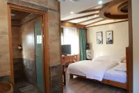 麗江石琉賞客棧（麗江古城四方街店）