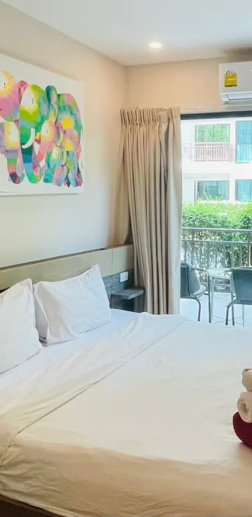 อพาร์ทเมนต์ 1 ห้องนอนเชื่อมกับสระว่ายน้ำ เฟส 3