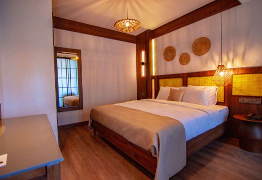 하얄 바디시 슈트 호텔