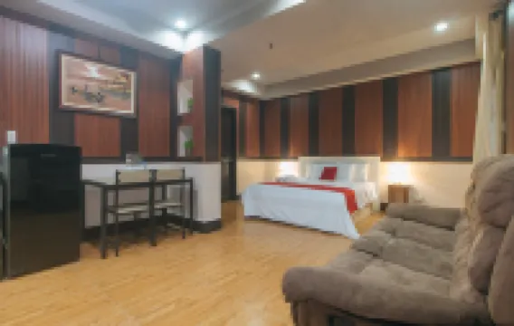 RedDoorz Plus @ Canley Residential