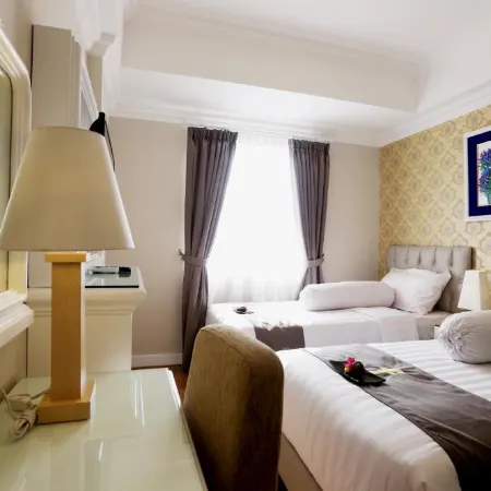 F Hotel Jakarta Отели рядом с достопримечательностью «Блок М»