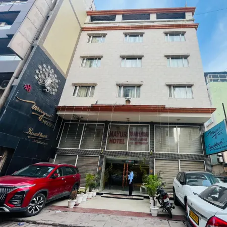 Hotel Mayur Отели рядом с достопримечательностью «Рынок Садар-Базар»