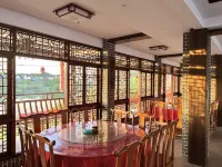 Yulong Lakeside · Xiaoyin Jiangshe · Swimming Pool Homestay (Taohua Tan Scenic Area)