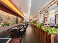 Luyin Boson Hotel (Suning Plaza Ahldin Botanical Garden) Hotels in Baotou
