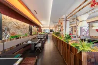 Luyin Boson Hotel (Suning Plaza Ahldin Botanical Garden)