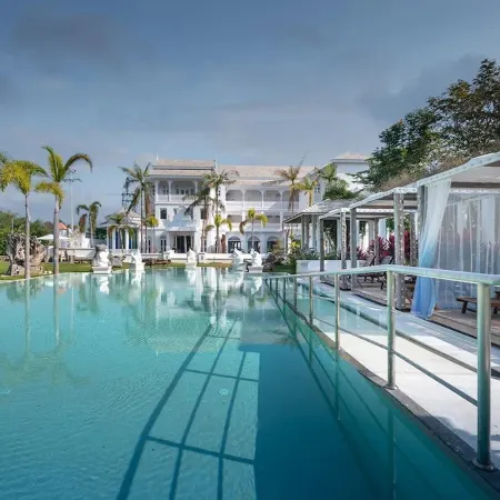 Lanna Inthan Hotel & Resort