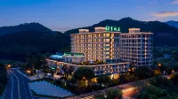 Green  season  hotel