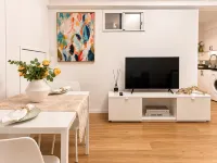 Modern Holland Park Unit with Easy City Access - New