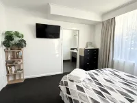 Home Inn Timaru - parking