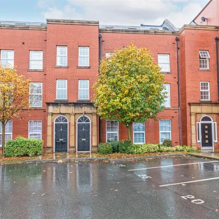 Free Parking | Families |Open plan | Contractors |