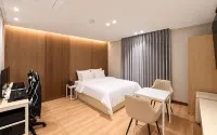 Brown Dot Hotel Osan University Station - 2-Star