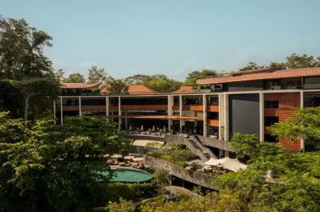 Capella Singapore Отели рядом с достопримечательностью «Block 18 HDB Dover Crescent»