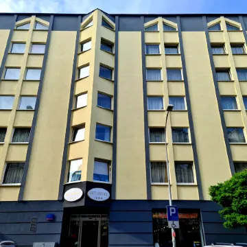 Hit Hotel Отели рядом с достопримечательностью «Галерея Ле Герн»