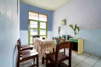 Spot on 91064 Wisma Lec Syariah Hotels in Garut Kota