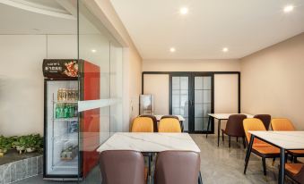 Home Inn Huaxuan Select Hotel (Chengdu Tianfu Airport Branch)