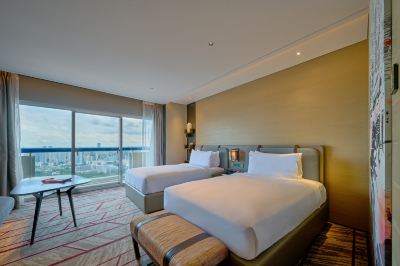 プレミア　ダブルルーム　ダブルベッド2台＆バルコニー付　シティビュー スイソテル ザ スタンフォードの写真