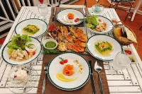 Somewhere Koh Sichang - Breakfast