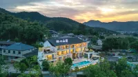 Anji Qixin Mountain Hidden Valley Villa Mountain and Wild Hot Spring Travel Photography Stay Hotels near Hidden-Dragon Waterfalls
