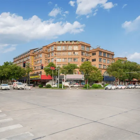 Greentre Carrey Light Luxury Hotel (Taizhou Luqiao Zhongsheng Plaza)
