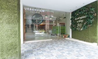 UrbanView @ Lacson Street Bacolod City by RedDoorz