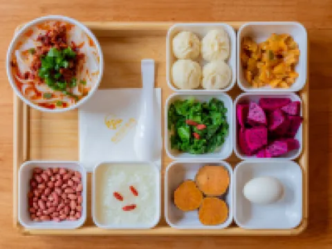 ฮอลิเดย์ วิลล่า ซงจูจวี้ คอฟฟี่แอนด์ที ดีไซเนอร์การ์เดน โรงแรมในลี่เจียง