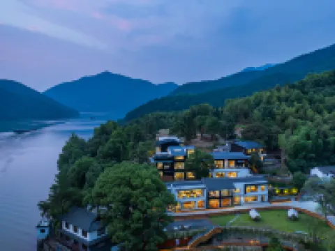 Tonglu Qianfan Yanlingwu Hotels near Yan Ziling’s Angling Terrace