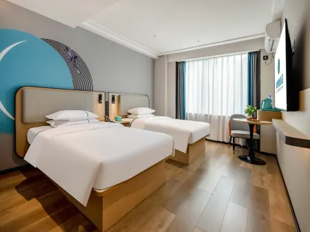 City Comfort Inn Hotel (Dehong Mangshi Square)
