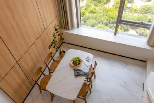 Chengyu International Apartment (Shenzhen Guangming Blue Whale World Phoenix Metro Station Branch)