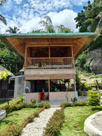 Hagdan Reef Dive Spot by HiveRooms