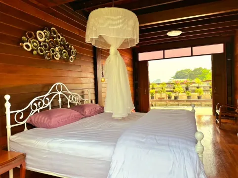 ห้องดีลักซ์พร้อมระเบียงวิวแม่น้ำ