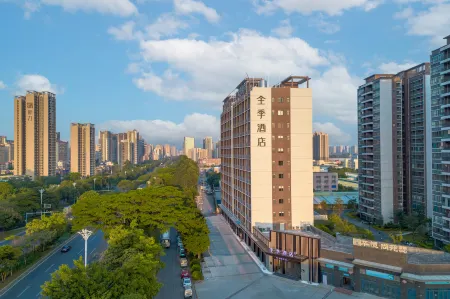 JI Hotel (Qingcheng Qingyuan Avenue) Отели рядом с достопримечательностью «Qingyuan Museum»