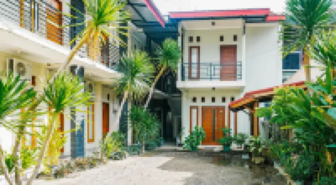 紅多茲酒店@龍目安培南馬塔蘭