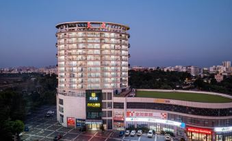 Real Madrid Holiday Tiancheng Hotel (Wenchang High-speed Railway Station Wennan Old Street Branch)