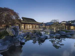Floral Hotel·Peach Blossom Spring Courtyard