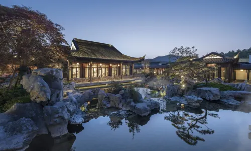 Floral Hotel·Peach Blossom Spring Courtyard