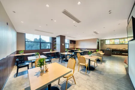 Park bay hotel (Heyue Times Square) Отели рядом с достопримечательностью «Huju Zoo»