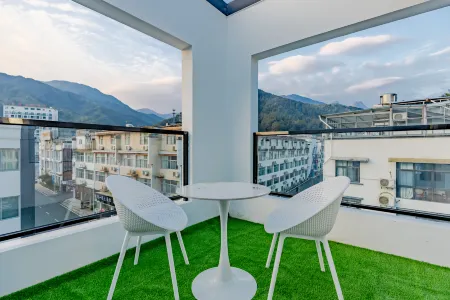 This Youshan Homestay (Huangshan South Gate Transfer Center)